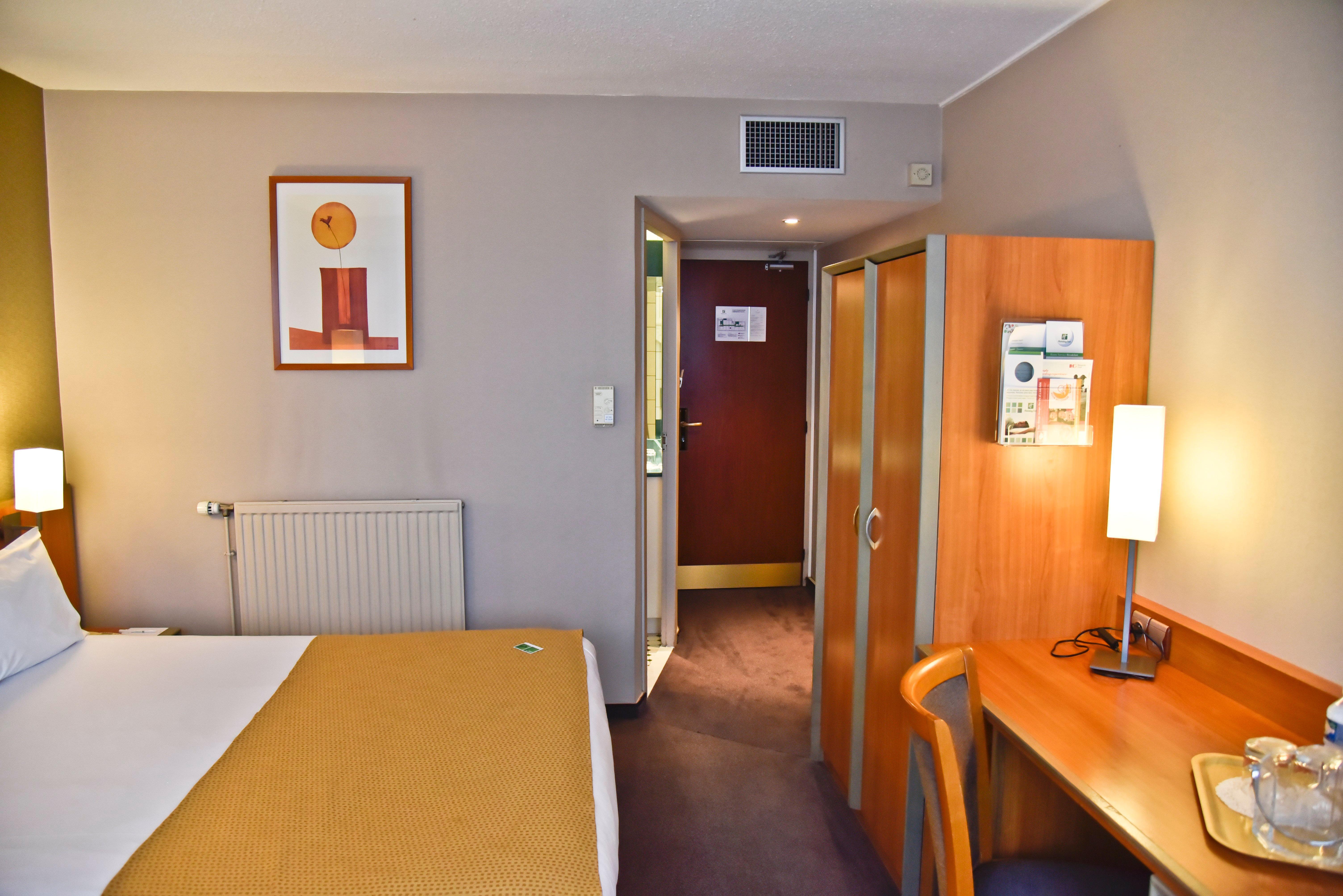 Holiday Inn Calais, an IHG Hotel Bagian luar foto
